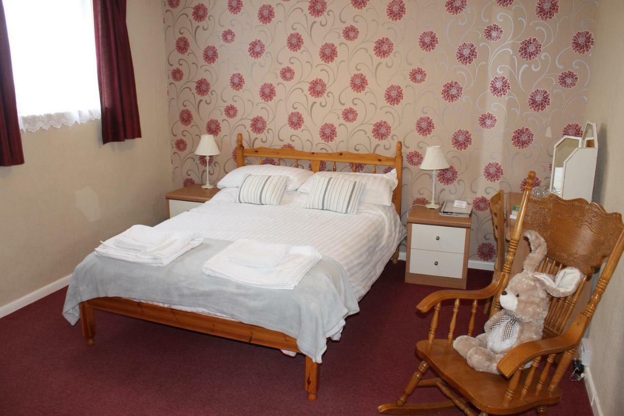 The Fernside Hotel Sandown Bagian luar foto